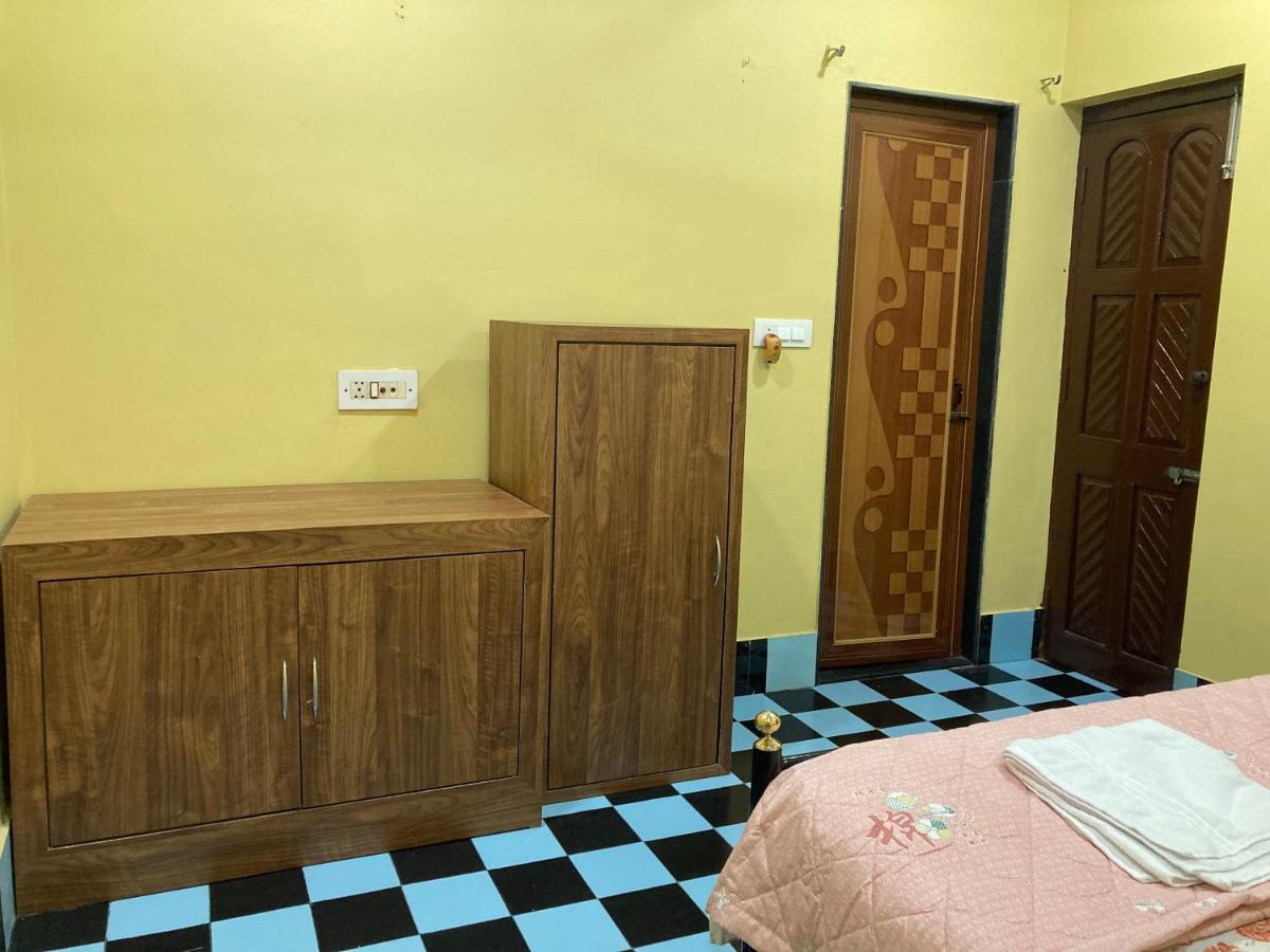 Anjali Homestay - 10 Mins From Airport Силигури Экстерьер фото