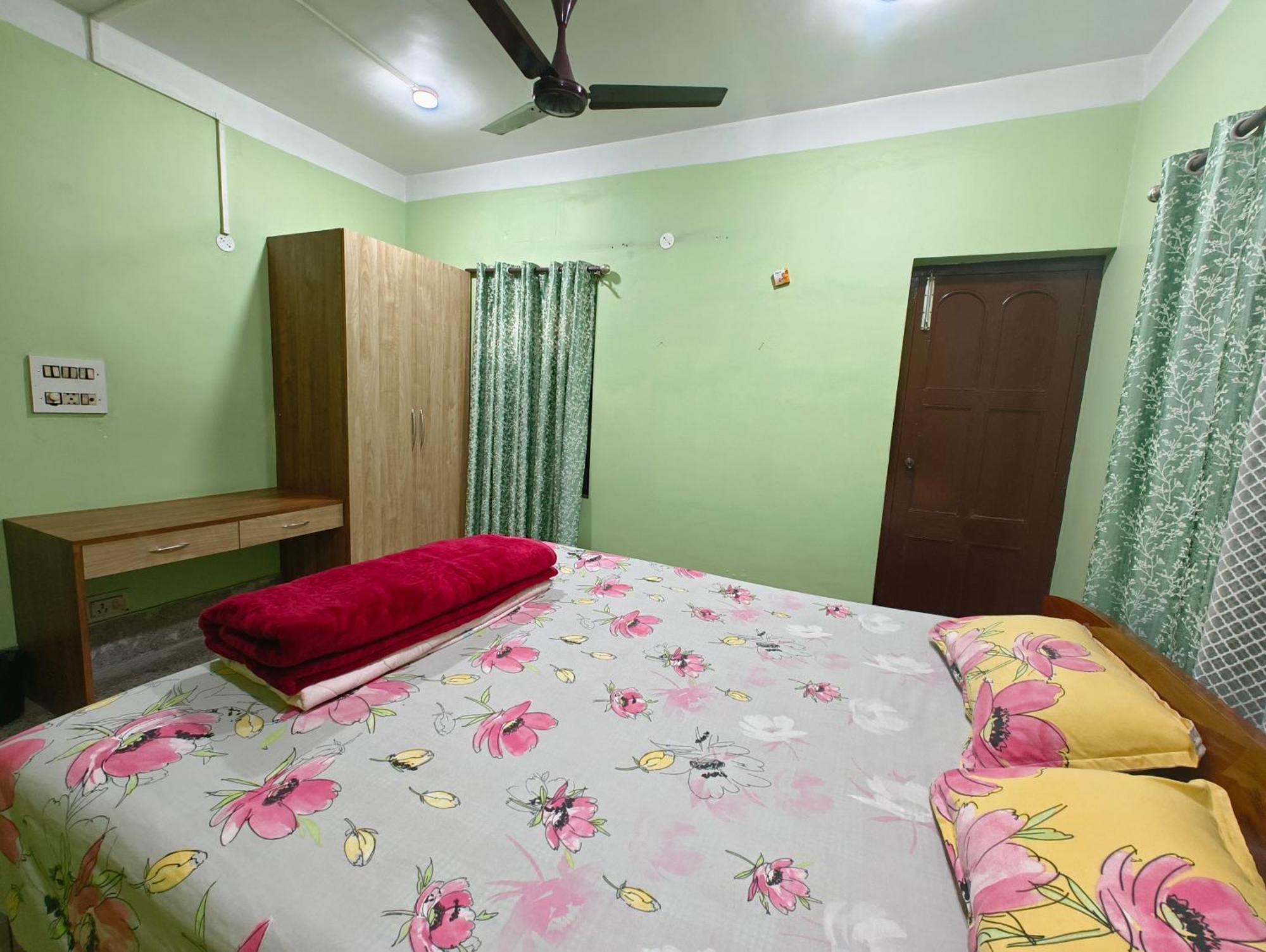 Anjali Homestay - 10 Mins From Airport Силигури Экстерьер фото